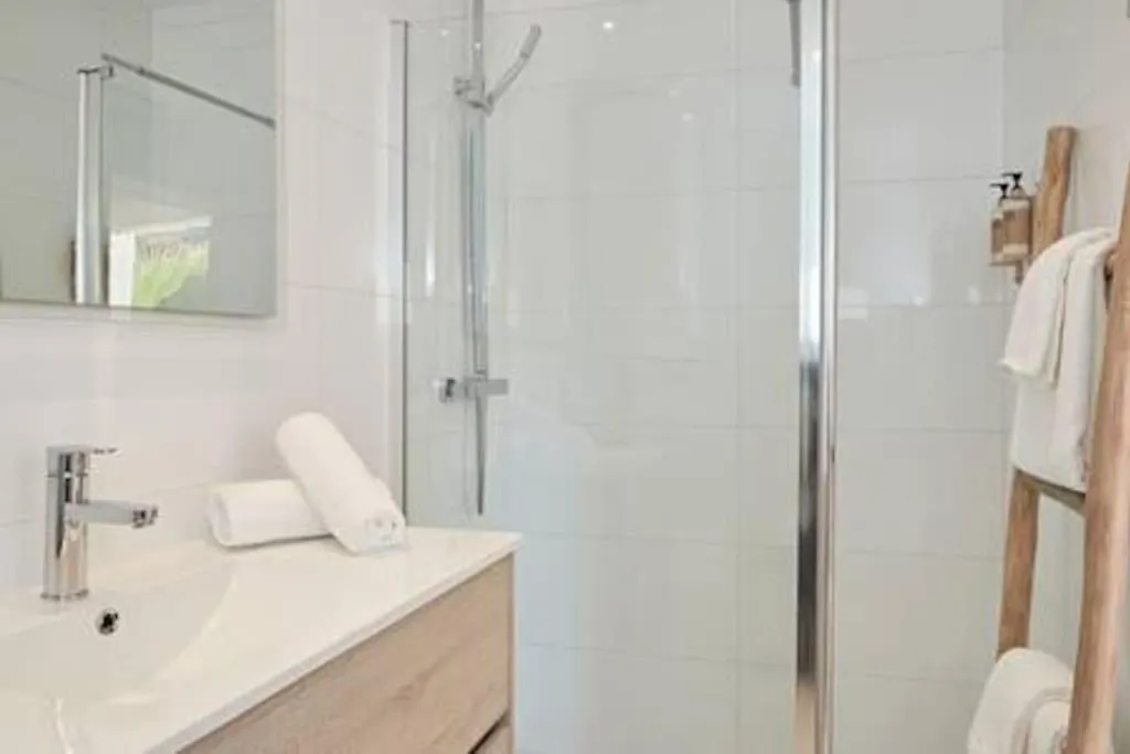 Walk To Ushuaia, Hi & The Beach! - 6Br Villa - Charming Patio & Private Pool İspanya