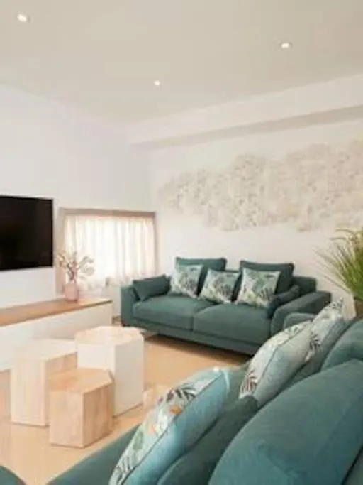Walk To Ushuaia, Hi & The Beach! - 6Br Villa - Charming Patio & Private Pool İspanya